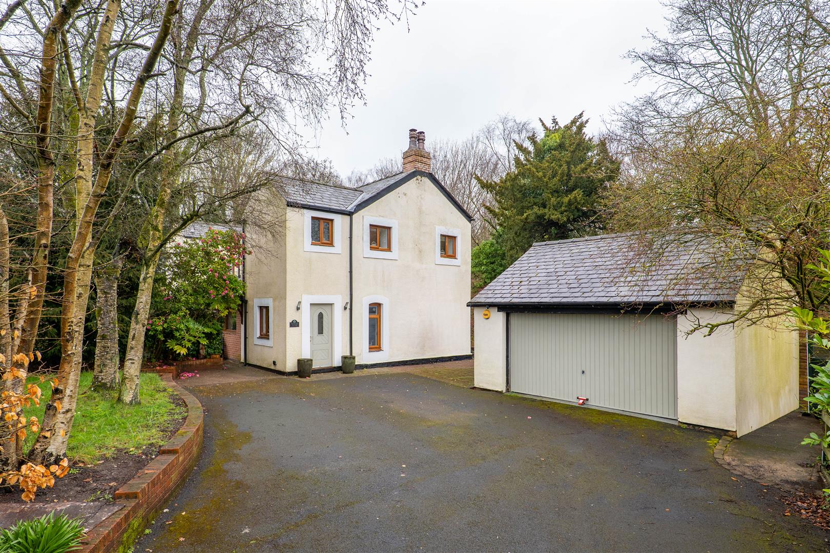 4 bed property in Bank Parade, Penwortham